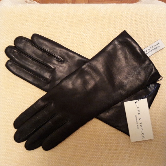 Lord & Taylor Accessories - 🔥 Lord & Taylor black leather gloves 🔥